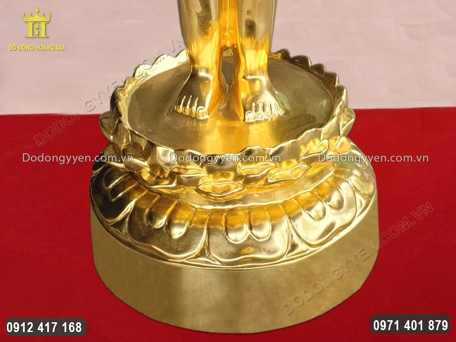 H&igrave;nh ảnh đ&agrave;i sen m&agrave; Đức Phật Đản Sinh đứng l&ecirc;n